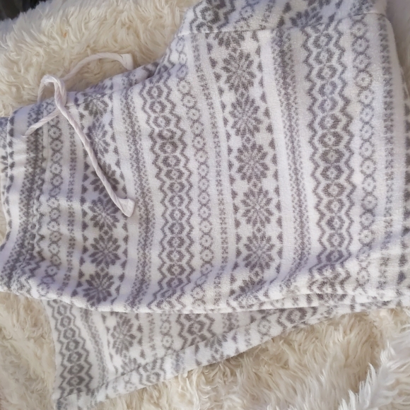 Old navy fleece pajama bottoms - Picture 3 of 6